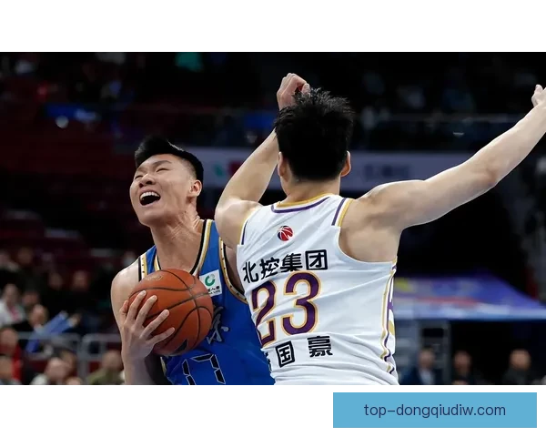 CBA联赛新赛季精彩纷呈 各队竞争激烈 争夺冠军战火重燃